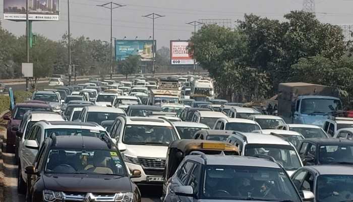 Lakhimpur Kheri incident: Heavy traffic jam on DND highway, Delhi Police issues fresh advisory 