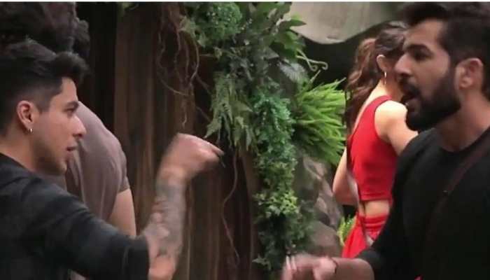 Bigg Boss 15: Jay Bhanushali and Pratik Sehajpal’s fight gets ugly, latter breaks glass window – Watch!  