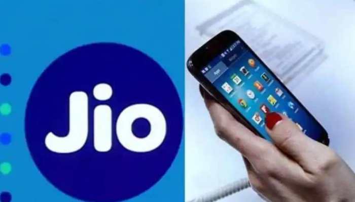 Jio offers 2-day unlimited data after users suffered outage for hours