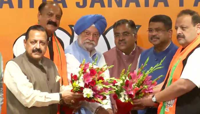 A day after leaving Farooq Abdullah&#039;s National Conference, Devender Rana and Surjit Singh Slathia join BJP