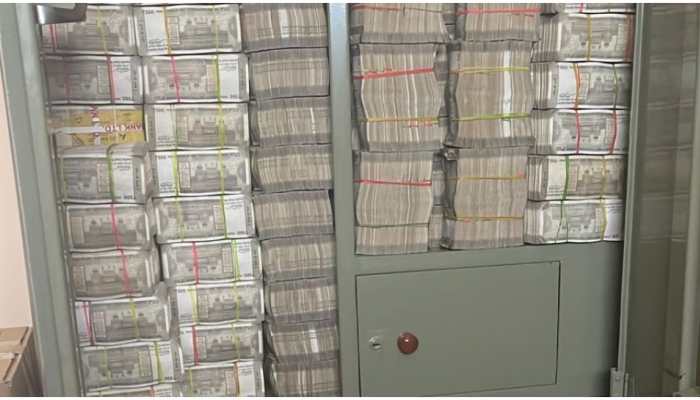 This almirah has over Rs 142 crore stuffed in it! Here's the story behind it