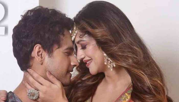 Amid secret wedding rumours, Nusrat Jahan sits on Yash Dasgupta's lap, photos go viral