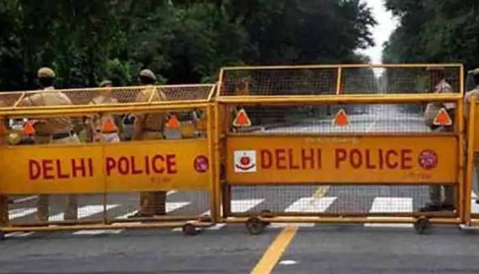 Body with chopped off wrist found tied to police barricade at Singhu border, case registered