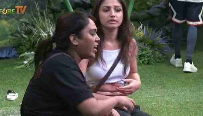 Bigg Boss 15 Day 16 written update: Afsana Khan kicks Akasa Singh, calls Shamita 'Gandi Aurat'