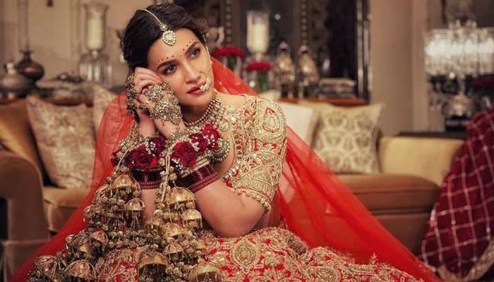 Kriti Sanon wraps up Prabhas starrer Adipurush shoot, pens emotional note! 