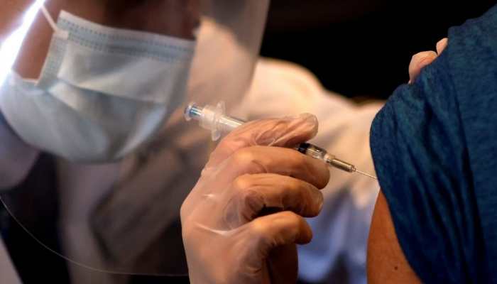 US approves new booster of COVID-19 vaccines, mix and match dose