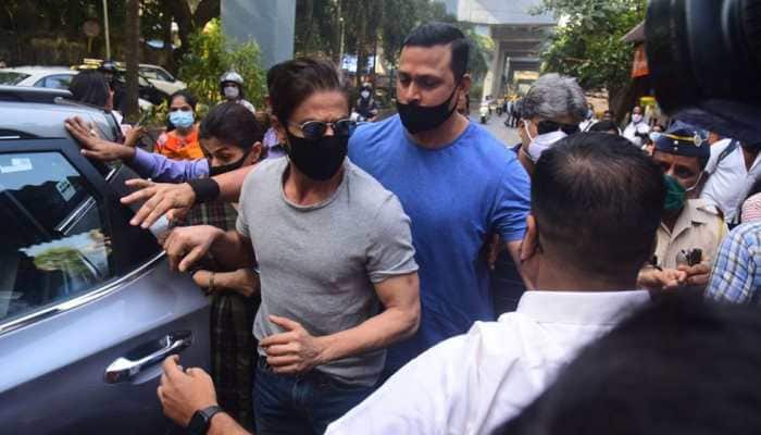 Shah Rukh Khan rushes to Arthur Road Jail to meet son Aryan Khan ahead of bail hearing - Watch video