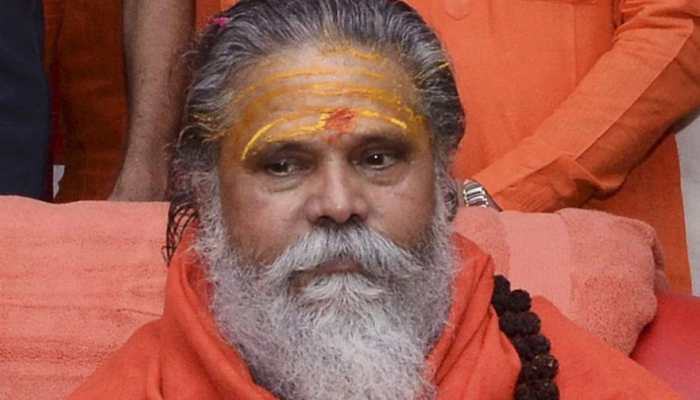 Days after Mahant Narendra Giri&#039;s death, Akhara Parishad splits, seven factions elect their own president