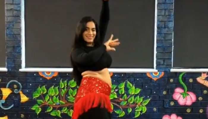 Viral video: This woman belly dancing to Manike Mage Hithe song breaks internet - Watch