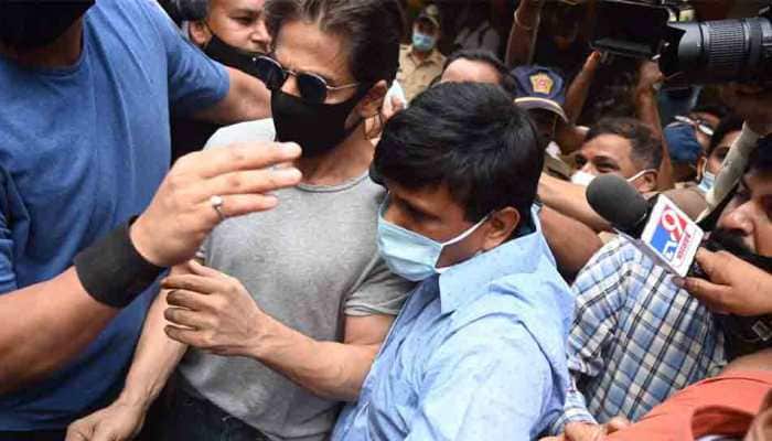 Shah Rukh Khan goes to receive son Aryan Khan from Arthur Road Jail, Juhi Chawla stands surety