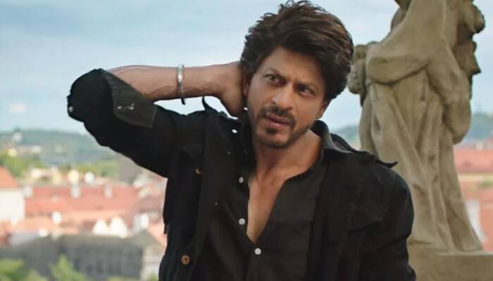 Kareena Kapoor, Malaika Arora, Karan Johar and host of celebs wish Shah Rukh Khan on birthday!