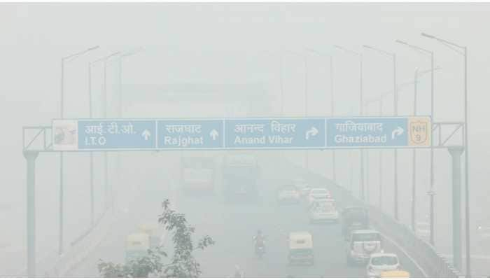 Smog lowers visibility in Delhi as air quality turns &#039;hazardous&#039;