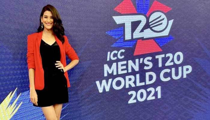 Radio jockey Disha Oberoi has been wowing Indian fans while anchoring various shows for host broadcaster during the ongoing T20 World Cup 2021. (Source: Twitter)
