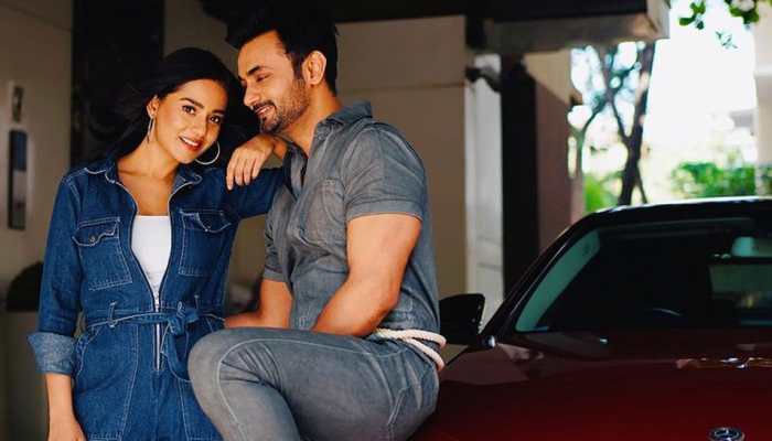 Beta, bahu aisi lana is what RJ Anmol's mother told him after watching wife Amrita Rao's Vivah!