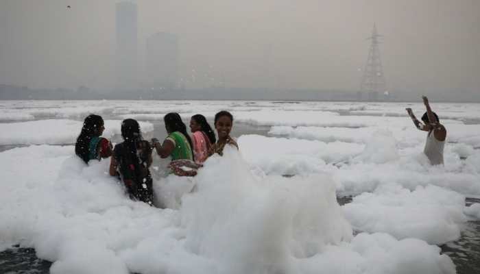 Burning eyes to itchy throat: Symptoms you can show after bathing in toxic Yamuna on Chhath Puja