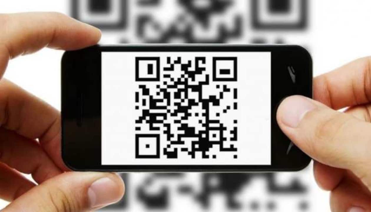 How To Spot a Fake QR Code Scam [9 New Examples]