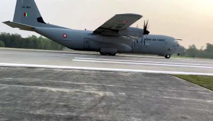 IAF lands fighter aircraft on Purvanchal Expressway ahead of its inauguration by PM Narendra Modi - Watch