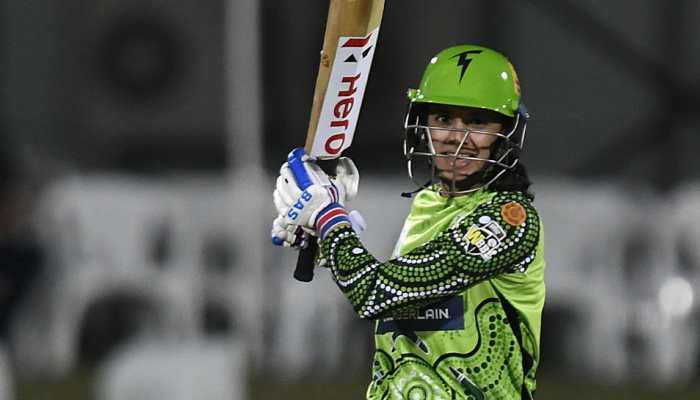 Women's Big Bash League: Smriti Mandhana smashes maiden century for Sydney Thunder in losing cause