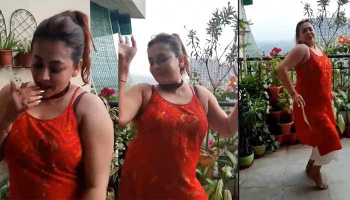 Trending: Bengali actress Sreelekha Mitra dances to viral song Manike Mage Hithe in a red kurta, netizens love it - Watch