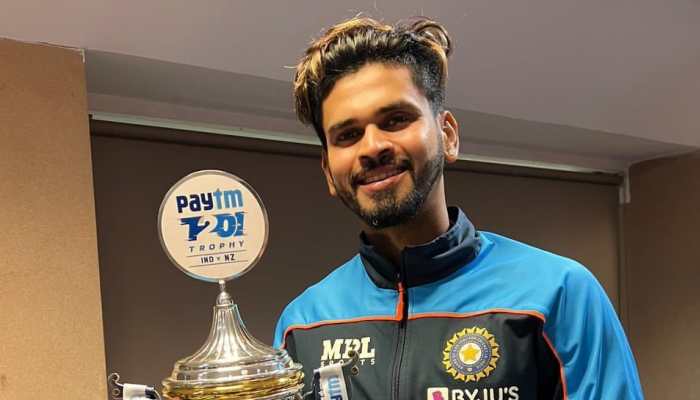 Watch: Shreyas Iyer’s ‘magic trick’ after T20 series win leaves Mohammed Siraj stunned