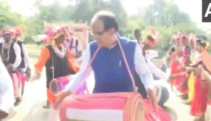 Madhya Pradesh CM Shivraj Singh Chouhan plays dhol, dances with tribal community people in Mandla - Watch 