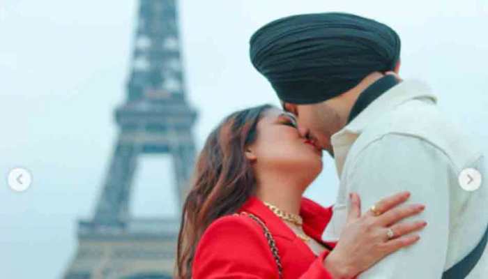 Neha Kakkar locks lips with husband Rohanpreet Singh in front of Eiffel Tower, here&#039;s how brother Tony Kakkar reacted