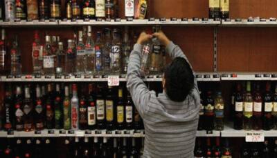 Liquor shops in MP's Mandsaur offer 10% discount for those who take second COVID jab 