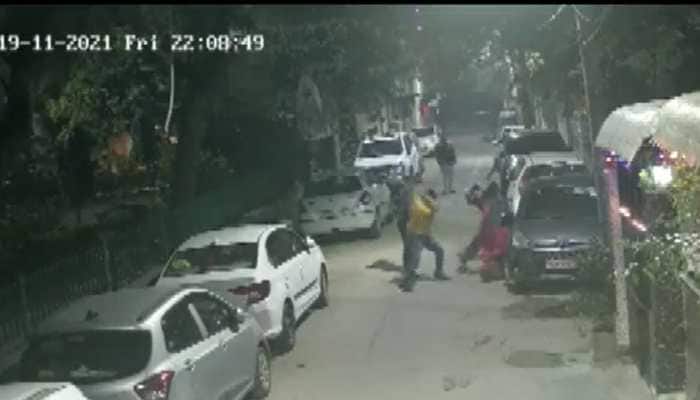 Delhi shocker! Women punched, beaten up with sticks in Shalimar Bagh area, complaint lodged – WATCH  