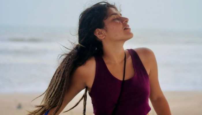 Hotness alert! Taarak Mehta's Sonu aka Nidhi Bhanushali oozes oomph in beach pic