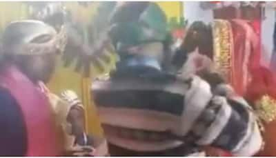 Viral video: Man crashes wedding, puts Sindoor on bride's head while groom stands on stage