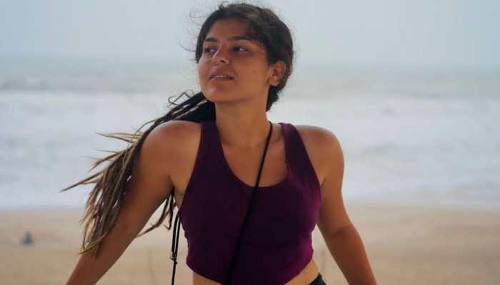 Taarak Mehta actress Nidhi Bhanushali poses with Goli, fans say Tappu is crying in corner!