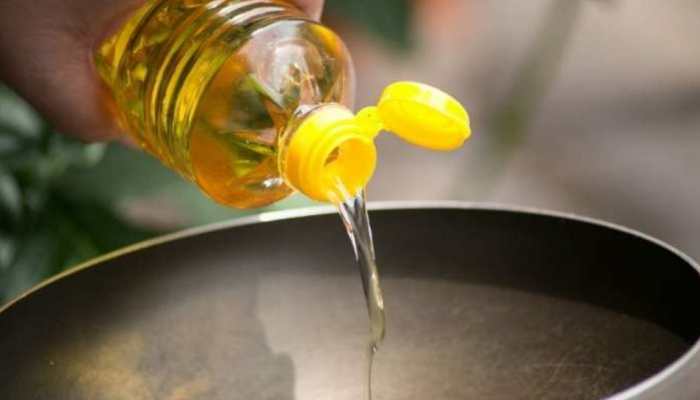 Edible oil prices down by up to Rs 10 in last 30 days, could fall further Edible oil prices down by up to Rs 10 in last 30 days, could fall further