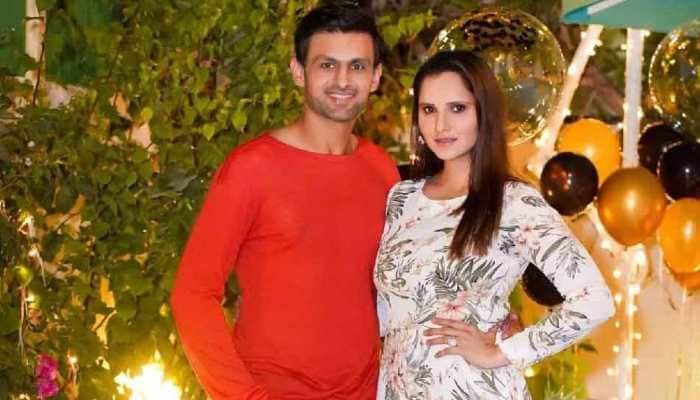 Pakistan all-rounder Shoaib Malik with his Indian tennis star wife Sania Mirza. The couple have a son Izhaan together. (Source: Twitter)