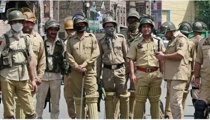 Two terrorists killed in an encounter in Srinagar&#039;s Rangret: J&amp;K Police