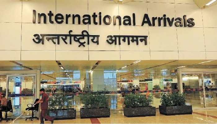 Alert flyers: Govt makes on-arrival RT-PCR &#039;pre-booking&#039; mandatory from at-risk countries