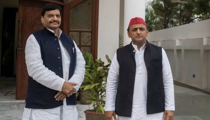 Akhilesh Yadav meets uncle Shivpal, seals SP-PSP alliance for UP polls