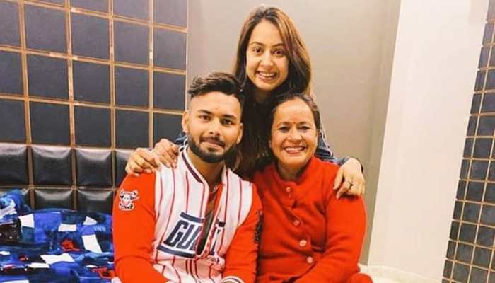 Team India and Delhi Capitals wicketkeeper Rishabh Pant with elder sister Sakshi and his mother. Rishabh was retained by the Capitals for Rs 16 crore. (Source: Twitter)