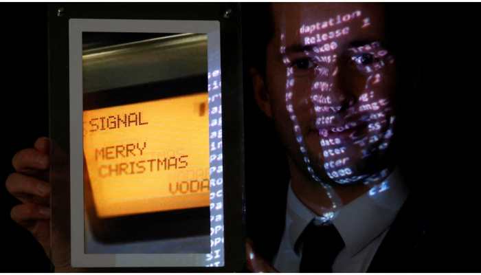 &#039;Merry Christmas&#039;- The first ever SMS auctioned for over 100,000 euros in Paris 