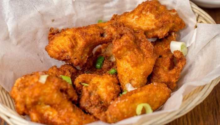 Ugh! Woman finds full chicken head in hot wings box, internet SHOCKED