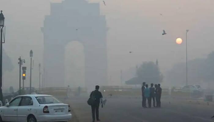 Delhi AQI dips further to 425, air quality &#039;severe&#039; now