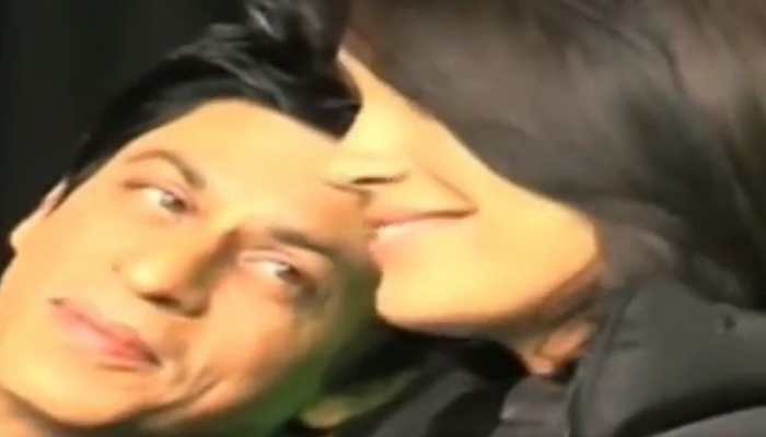 When Lara Dutta couldn&#039;t resist &#039;Don 2&#039; co-star Shah Rukh Khan&#039;s charm! - Watch