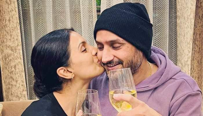 Geeta Basra posts ROMANTIC pic with hubby Harbhajan Singh after spinner announces retirement