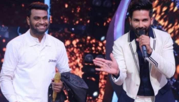 &#039;Sa Re Ga Ma Pa&#039;: Shahid Kapoor takes autograph from contestant Sachin after impressive performance