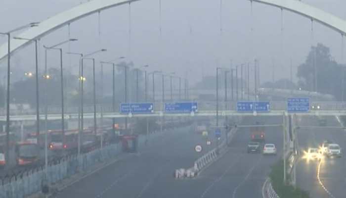Delhi&#039;s air quality remains &#039;severe&#039;, AQI at 433; light rains predicted over NCR