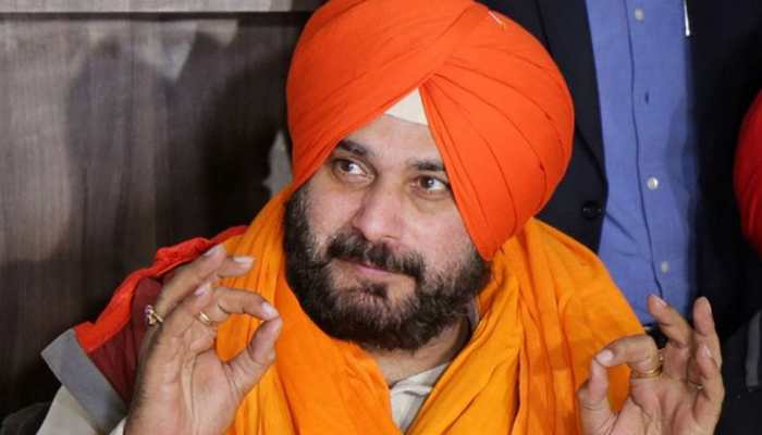 Navjot Singh Sidhu says MLAs can make cops &#039;wet their pants&#039;, gets defamation notice