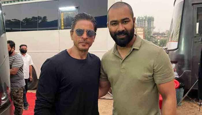 Shah Rukh Khan&#039;s photo from film sets goes viral, fans ask if it is from &#039;Pathan&#039;