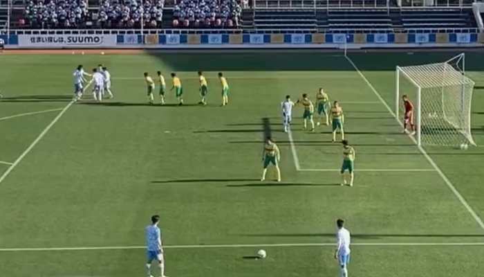 WATCH — A never-seen-before football tactic &#039;Ringa Ringa Roses&#039; gets the job done