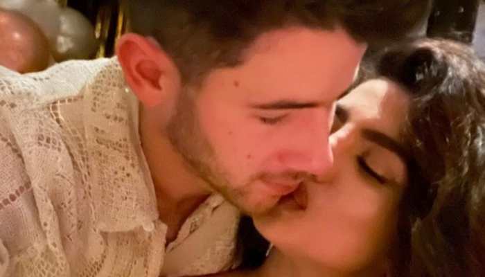 Don't miss Priyanka Chopra, Nick Jonas' magical New Year's kiss, see pic