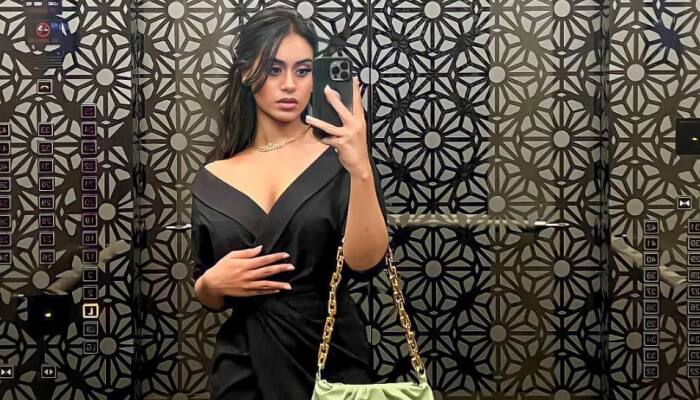 Sexy Kajol Ki Video - Kajol-Ajay Devgn's daughter Nysa clicks elevator selfie in sexy plunging  neckline black dress: Pic | People News | Zee News