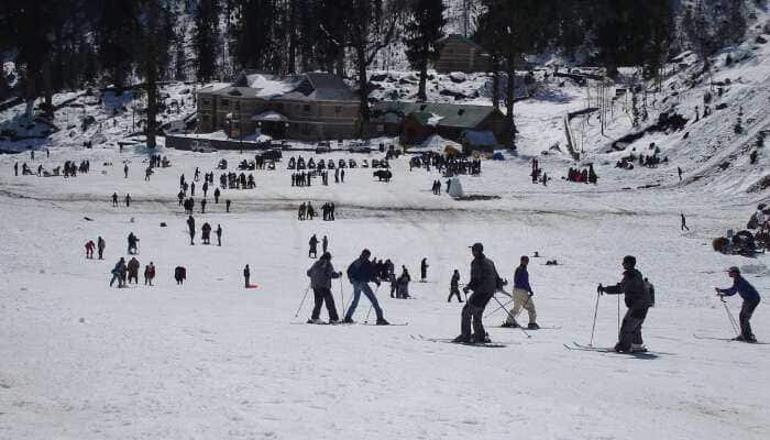 Himachal Pradesh's capital Shimla experiences heavy snowfall